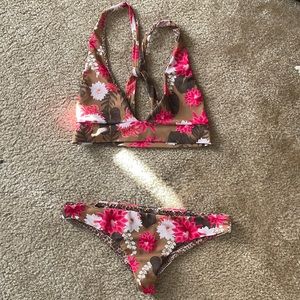 TRADE: Acacia Lei Day set